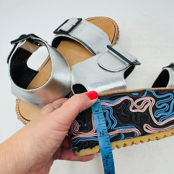 John David Silver Platform Sandals 38 Chunky Embroidered Sole Festival Shoe - Picture 10 of 12